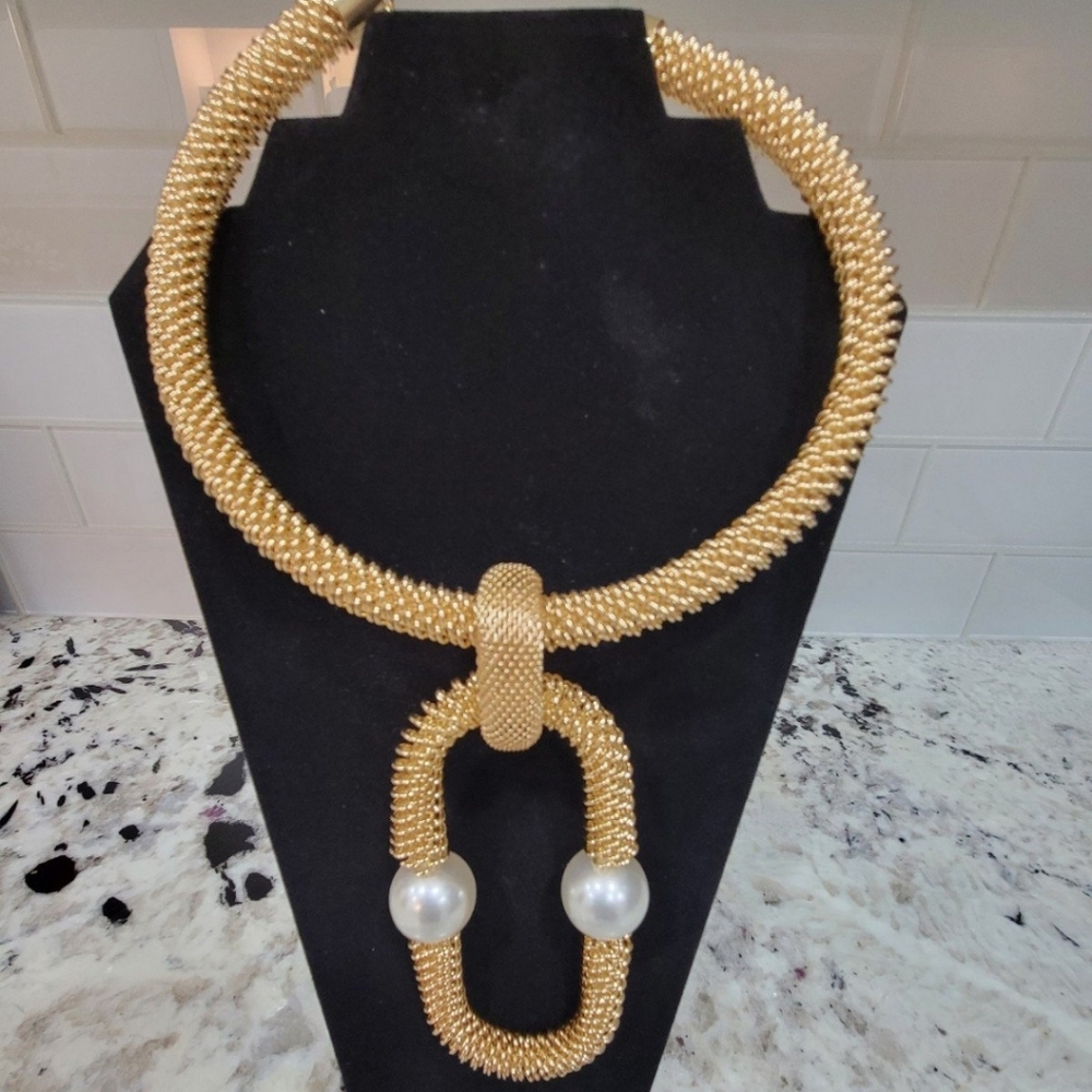 Chunky Bold Woven Mesh Metal Goldtone Faux Pearl Accent Collar Necklace Set
